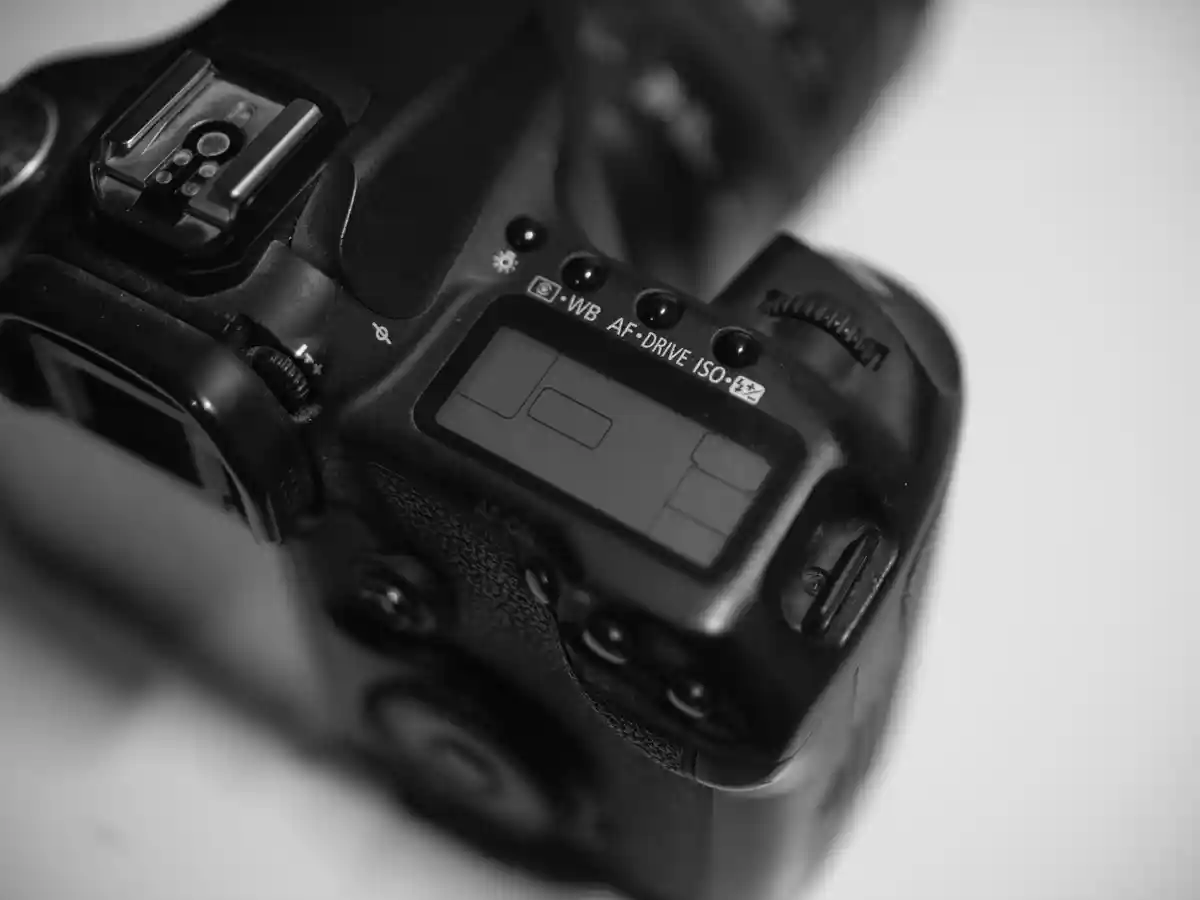 Cámara digital profesional Canon EOS 50D, filmando en formato CR2