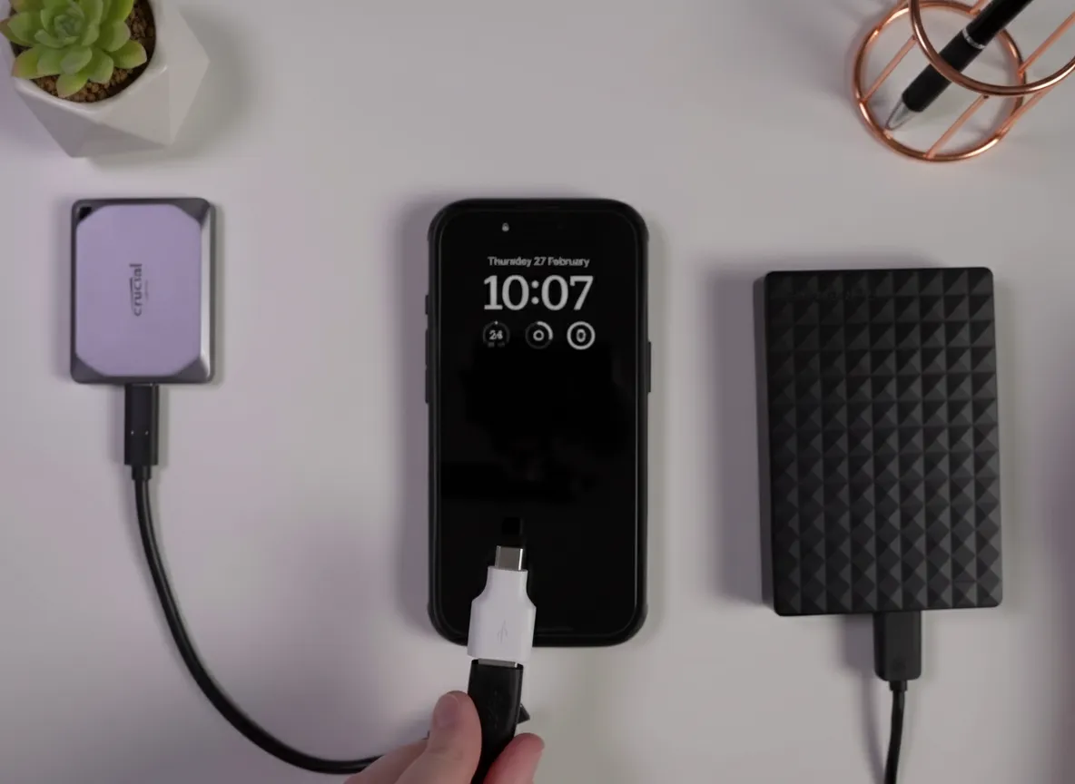 Adapter for connecting an external HDD to an iPhone with USB-C