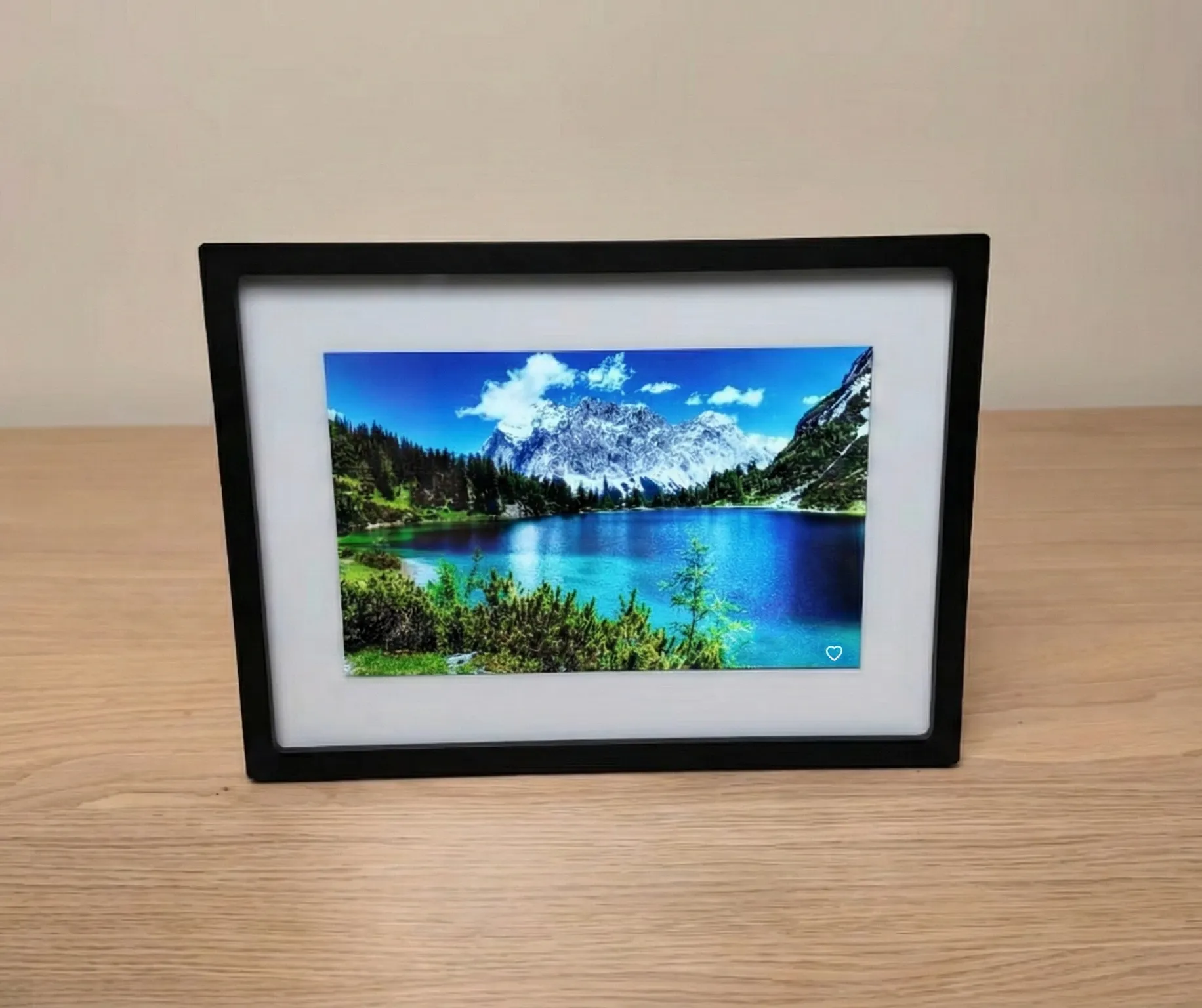 The appearance of the Skylight digital photo frame