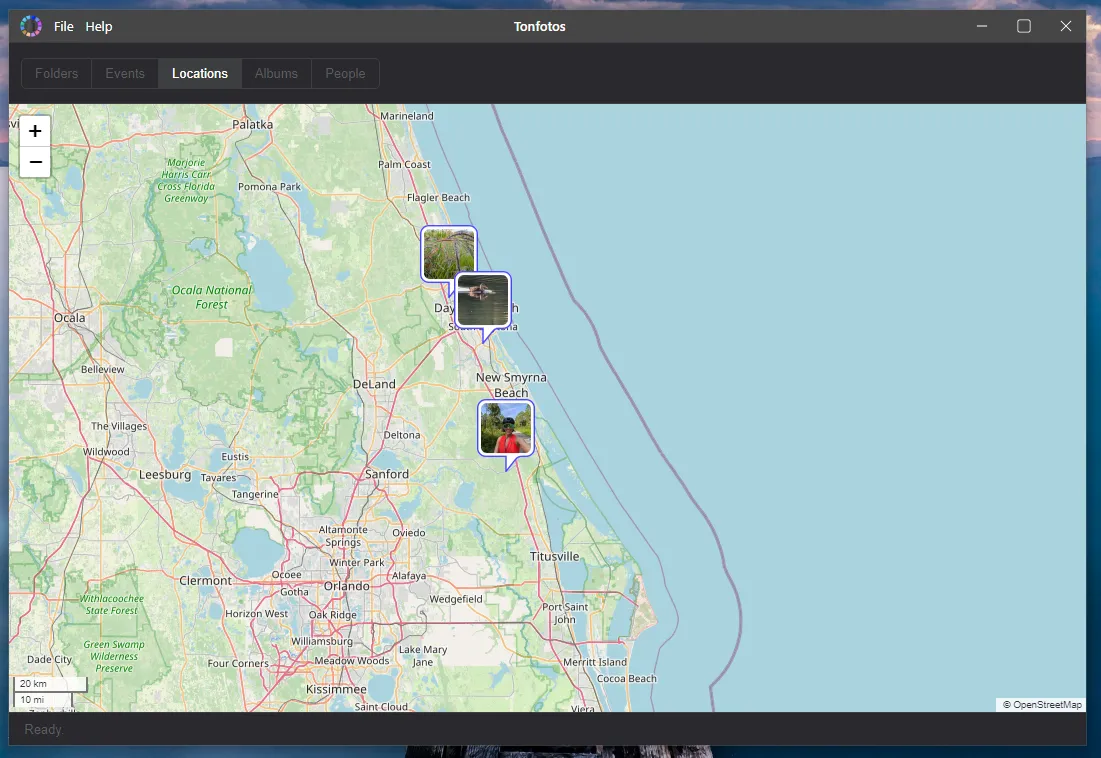 Displaying photos on a map