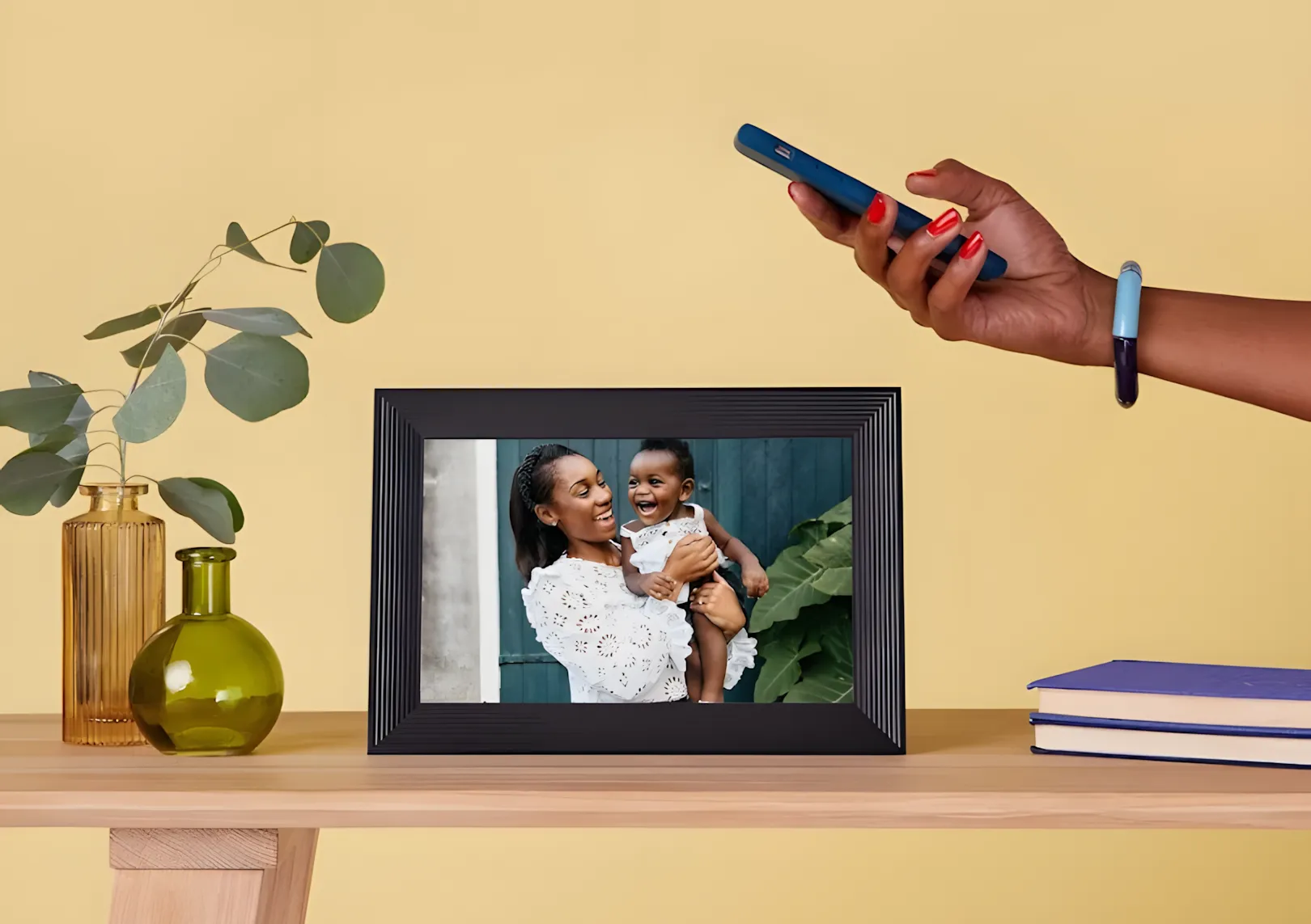 Managing Aura digital album from a smartphone